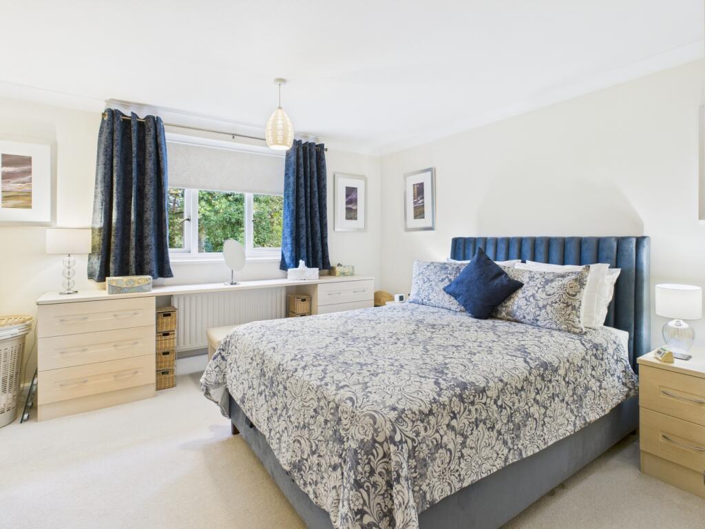 35, Park Lawn, Farnham Royal, Buckinghamshire, SL2 photo 3