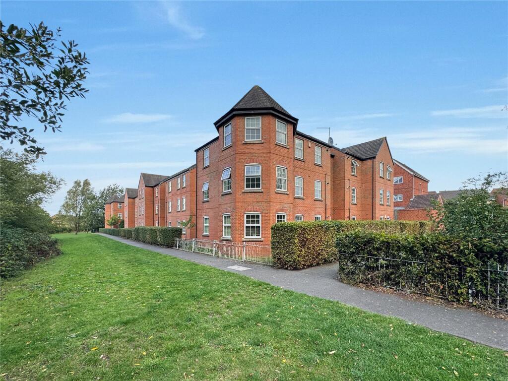 2-bed flat on Weir Close, Wigston, Leicestershire, LE18, £130,000