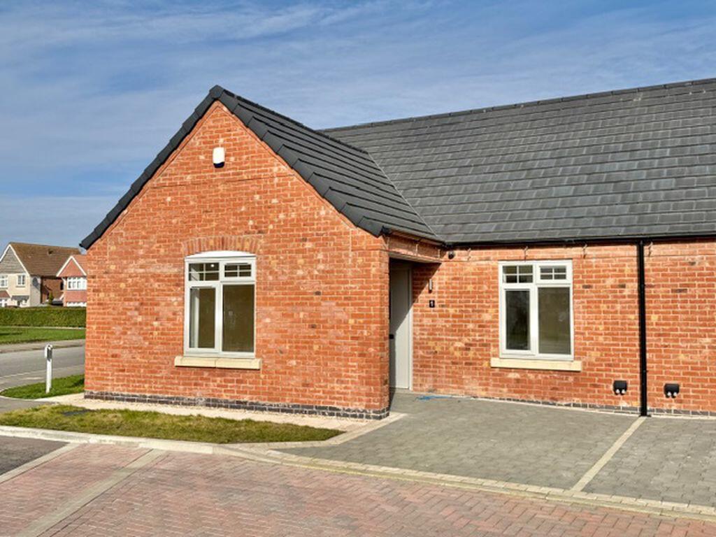 3-bed semi-detached on Kendall Court, Scartho Park, Grimsby, £225,000