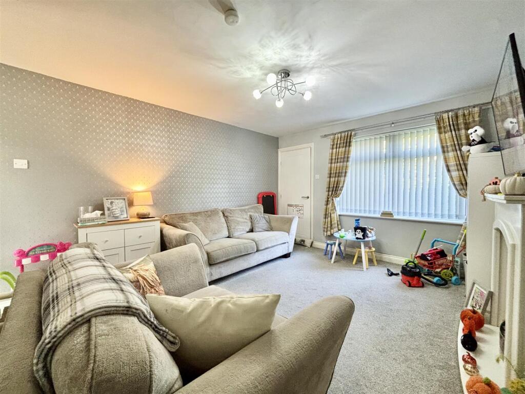 Acaster Drive, Low Moor, Bradford photo 5
