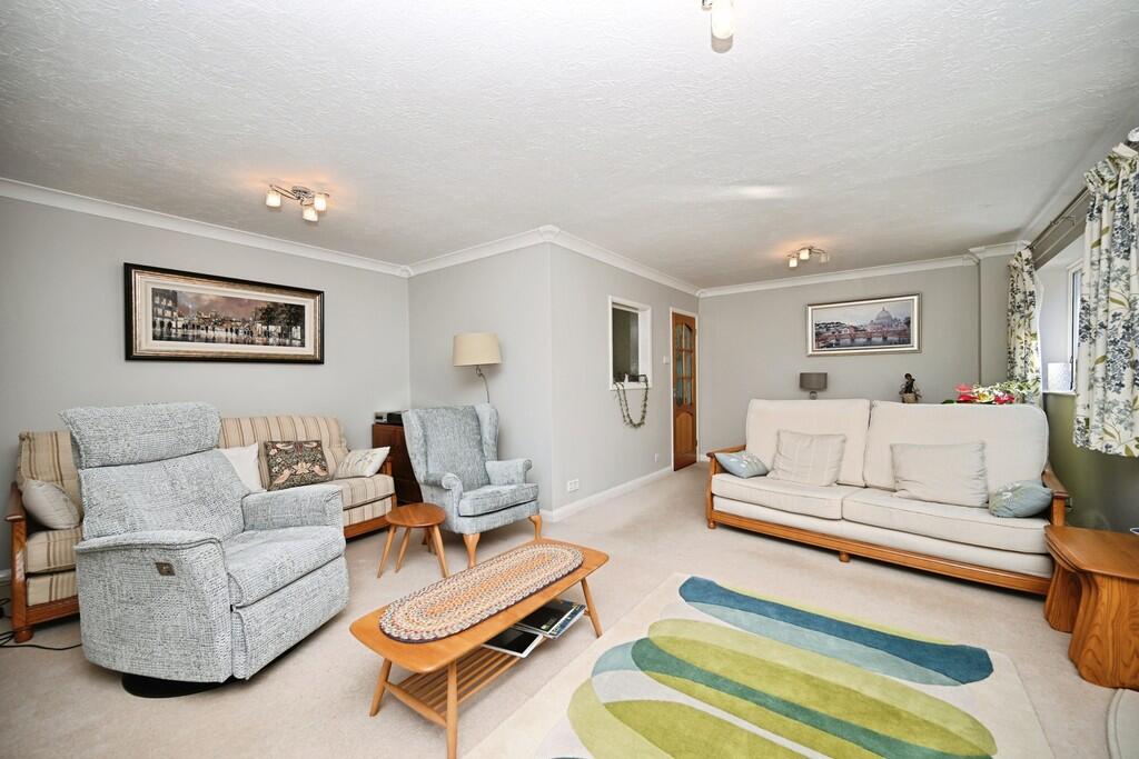 House in Rugby, Warwickshire - View 5