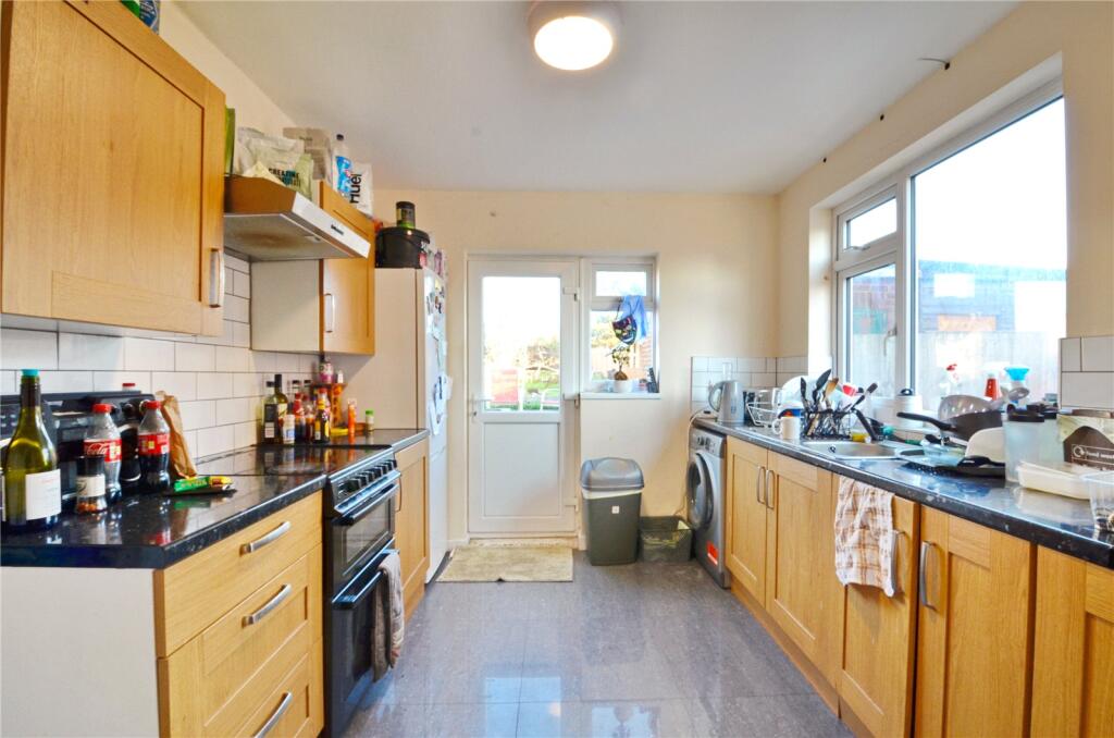 4 bedroom semi-detached house for rent
