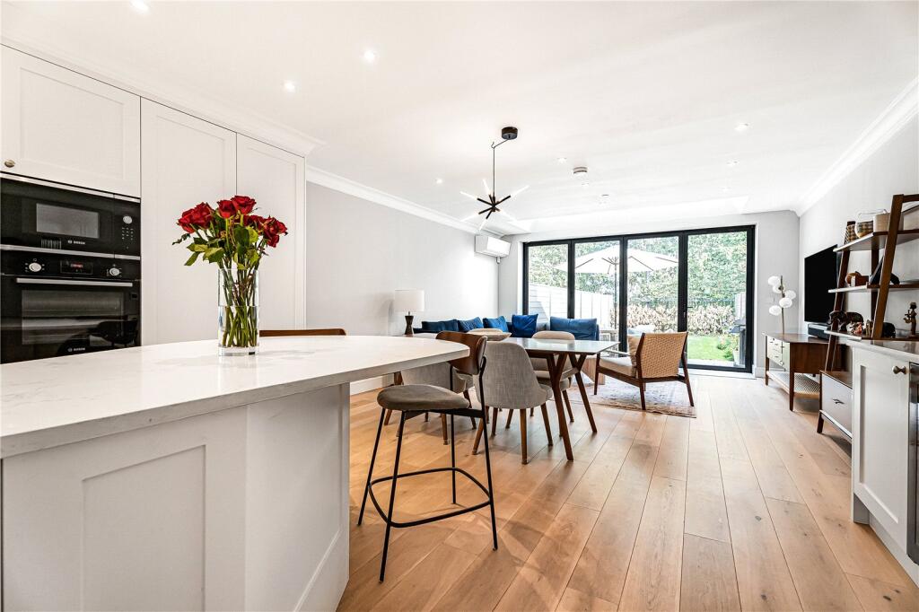 House in London, Whetstone - View 3