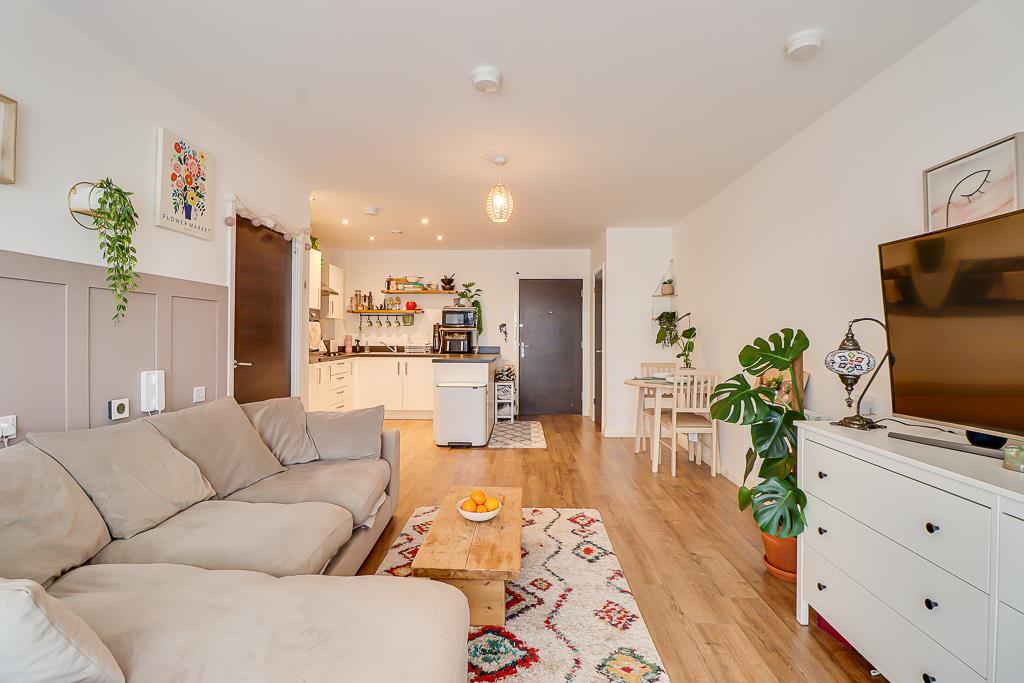 Apartment in Southend-on-Sea - View 5
