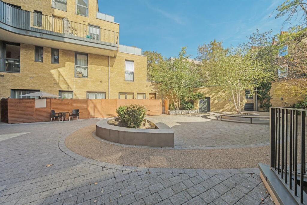 Apartment in London - More