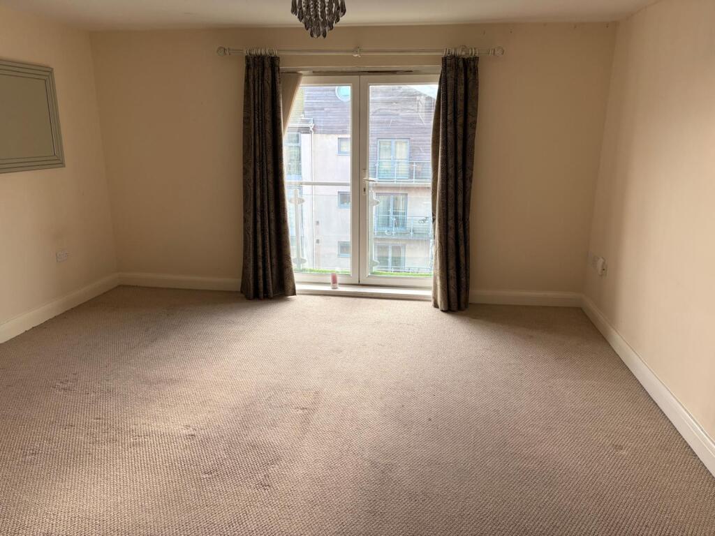 Apartment in Barry - More