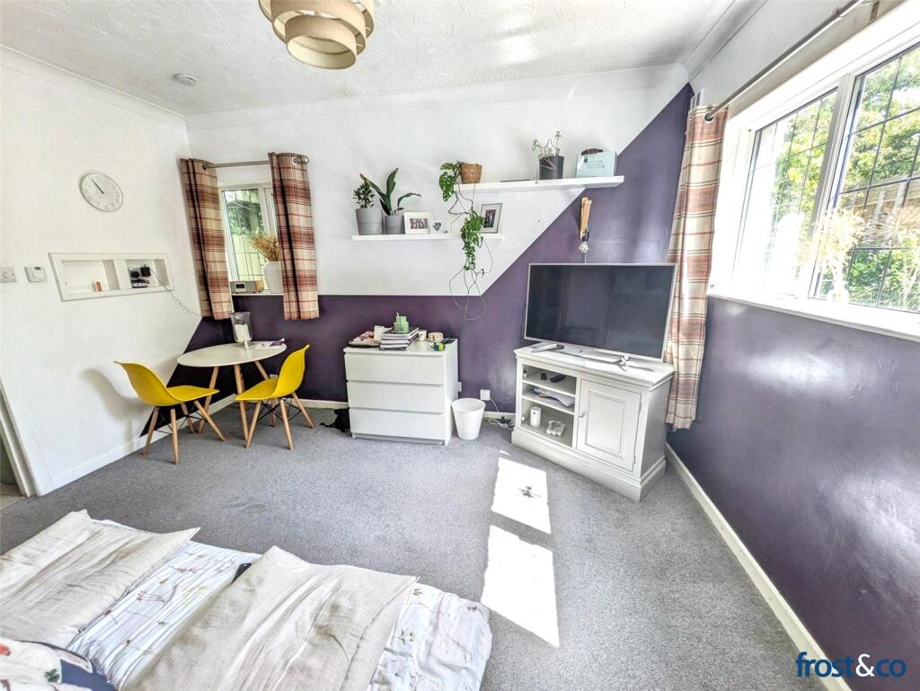 Apartment in Poole, Foxholes - View 3