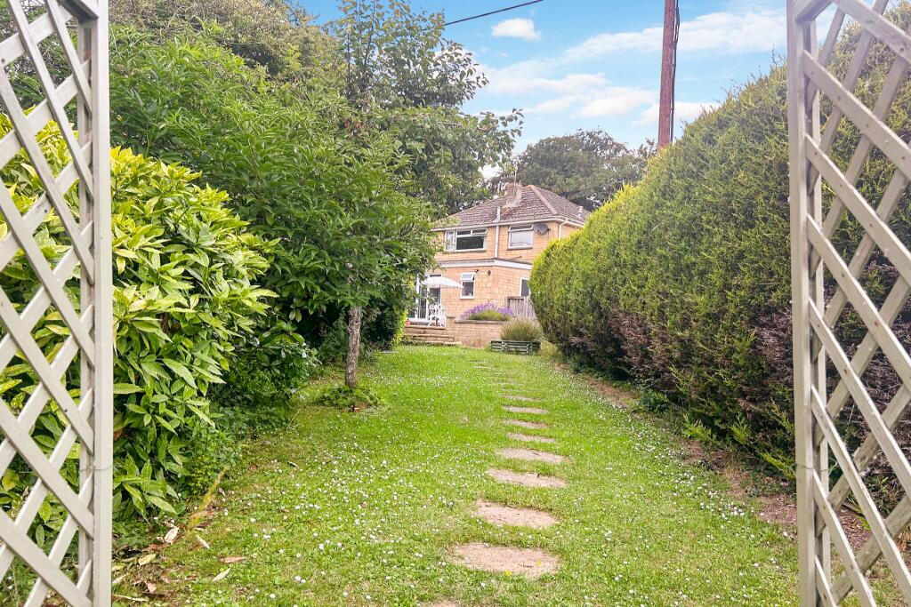 Broad Bush, Blunsdon, Swindon, SN26 photo 3