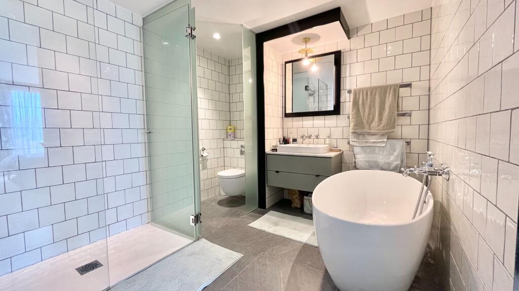 Apartment in London - View 3