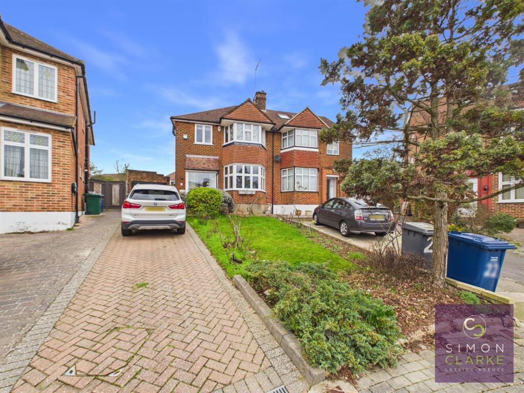 Main image of property: Linkside, Woodside Park, N12 - Garden maintenance included