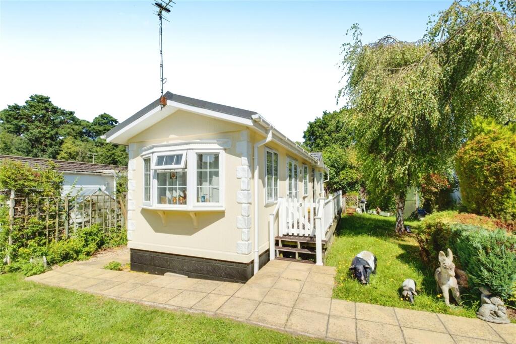 Main image of property: Thatched Cottage Park, Southampton Road, Lyndhurst, Hampshire, SO43