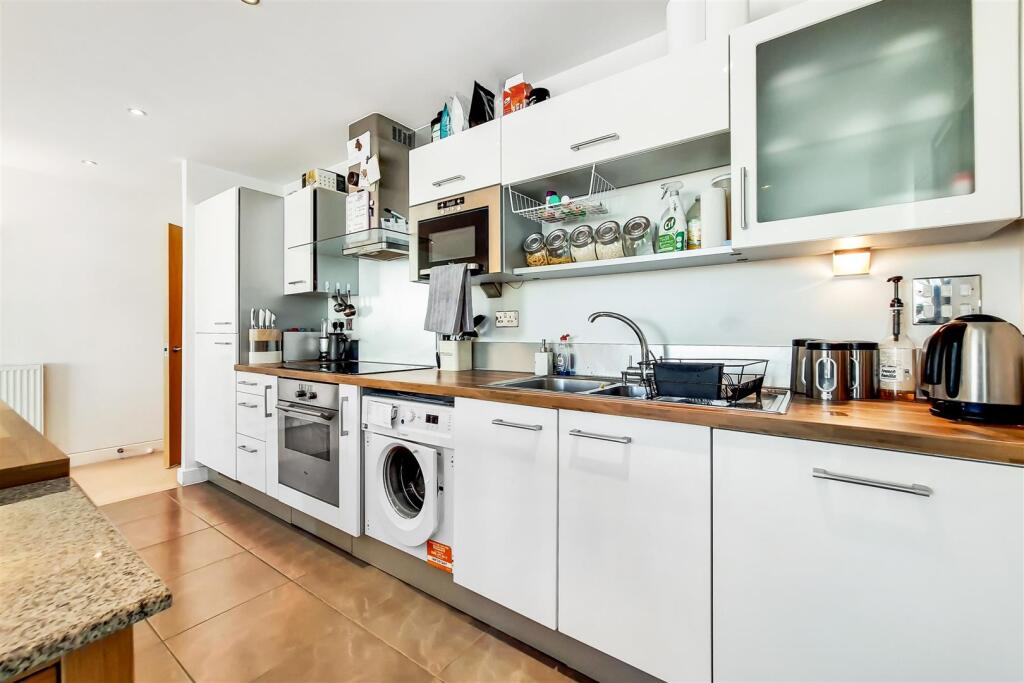 Apartment in London, Custom House, Canning Town - View 3