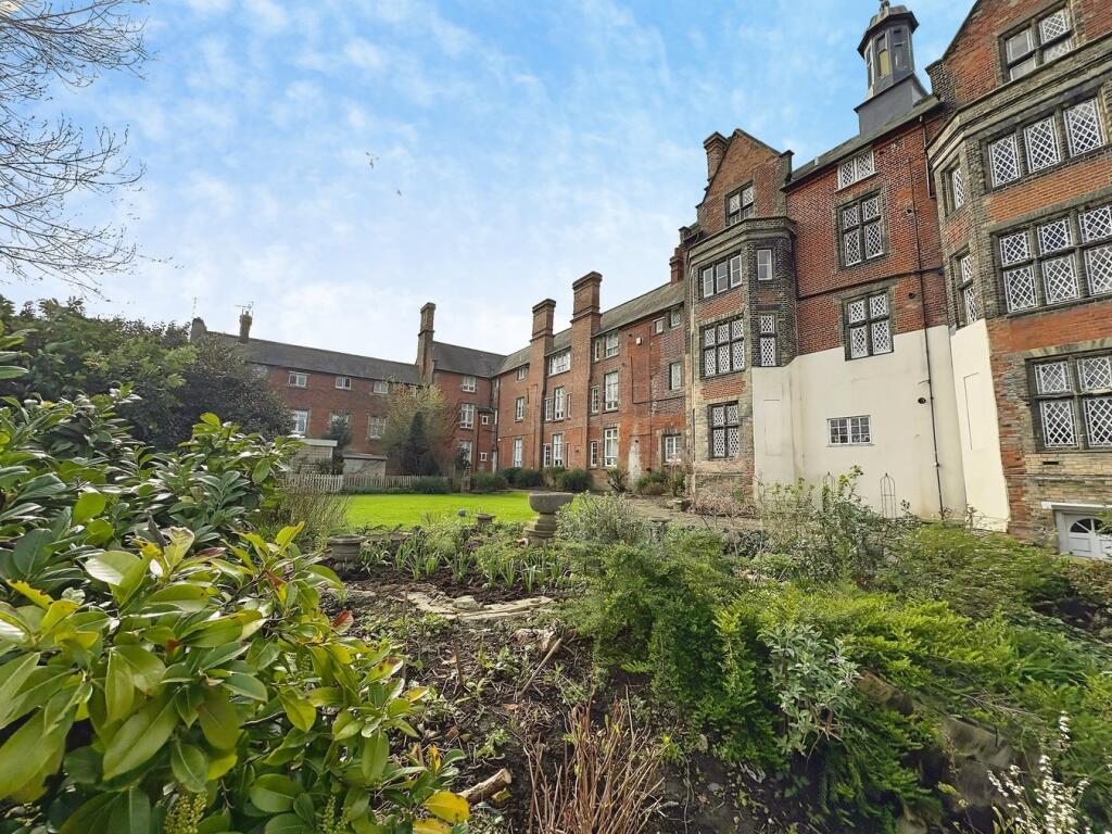 Main image of property: The Close, Dunmow, CM6