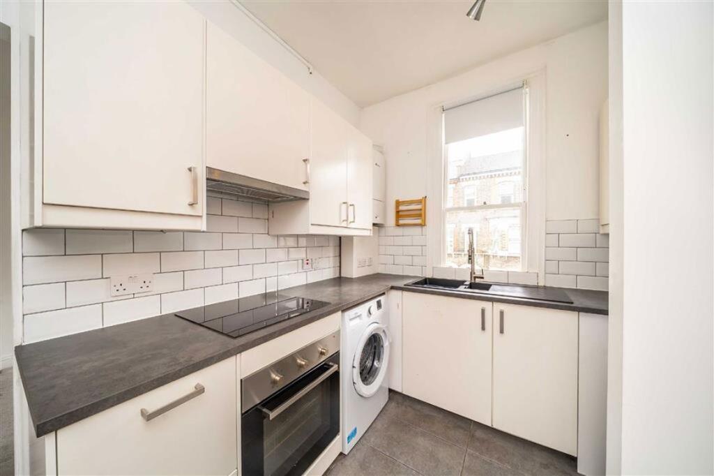 Apartment in London - View 3