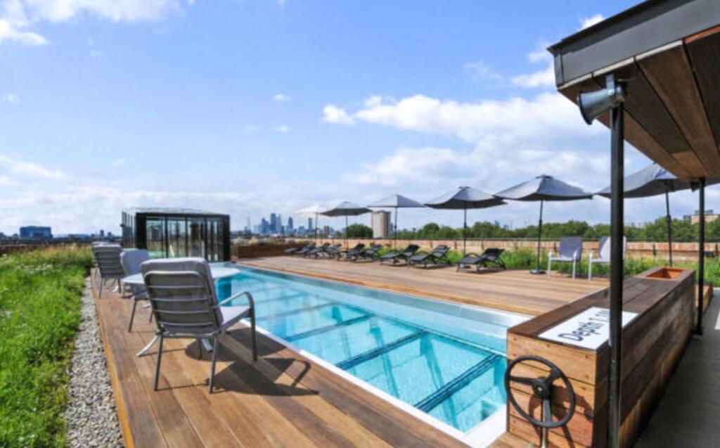 2-bed flat on Flat 3 Warehaus, £795,000