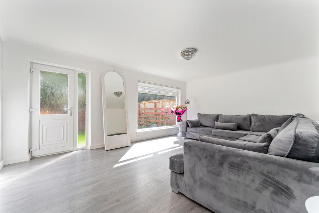 House in Cumbernauld, Carbrain - View 3