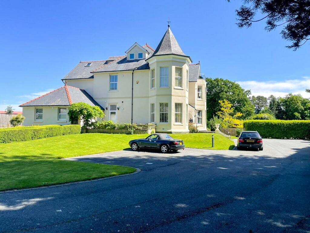 2-bed apartment on Trefriw, Conwy, LL27, £230,000