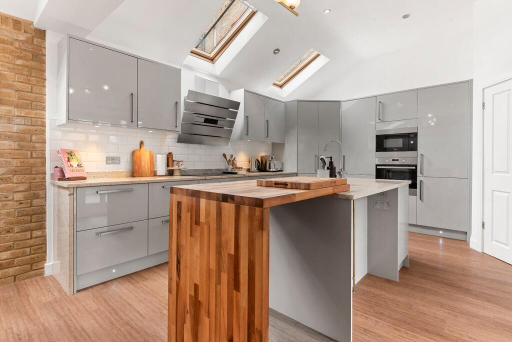 House in London - View 5
