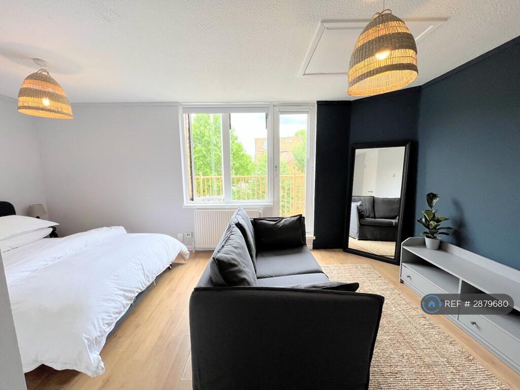 Studio flat for rent