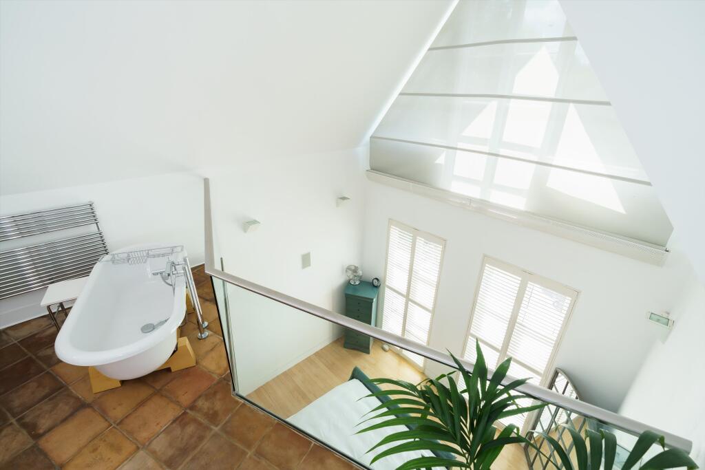 House in Runnymede, Bishopsgate - View 4