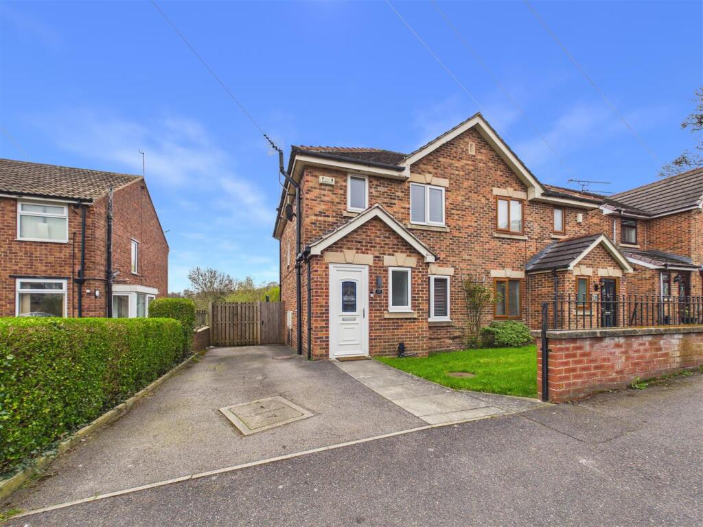 Main image of property: Stradbroke Avenue, Sheffield