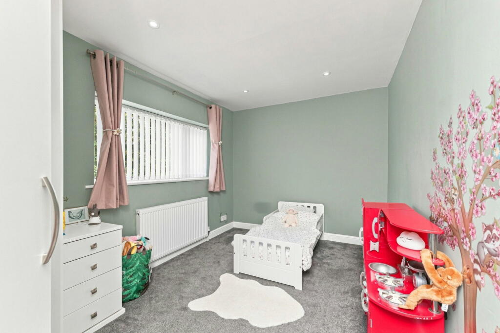 House in Leeds, Mill Green, Swarcliffe - More