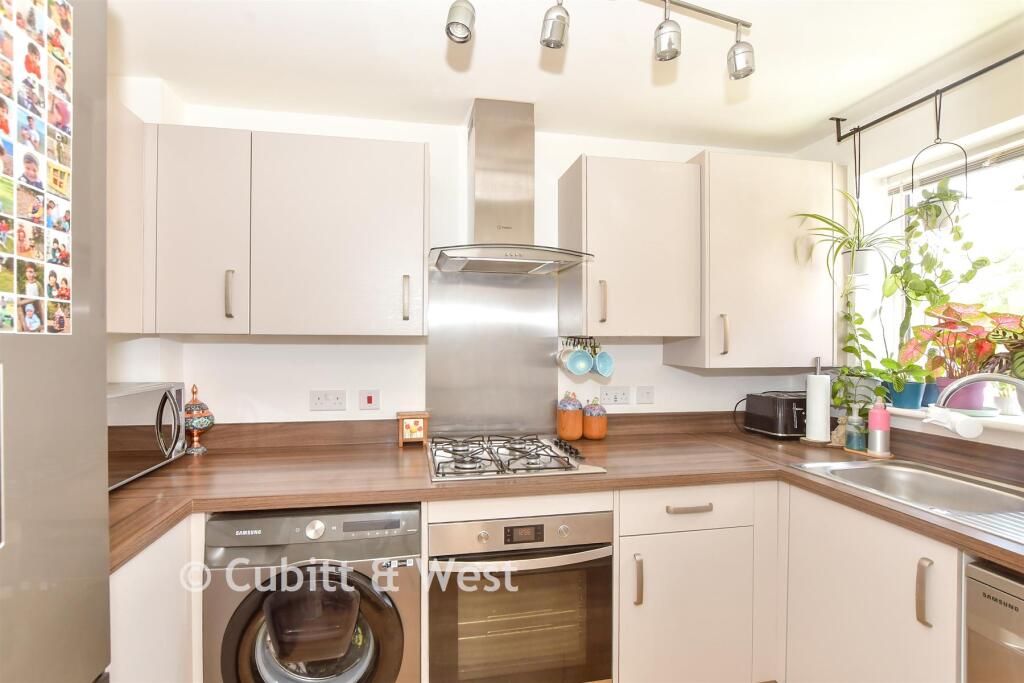 House in Havant, Hampshire - View 3
