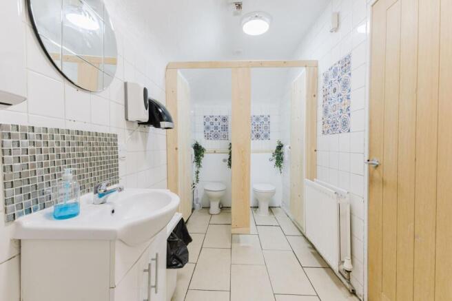 Mens WC1