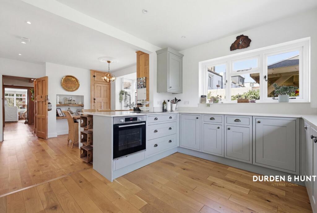 House in Southend-on-Sea - View 2