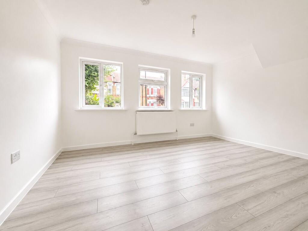 House in London, Little Ilford - View 3