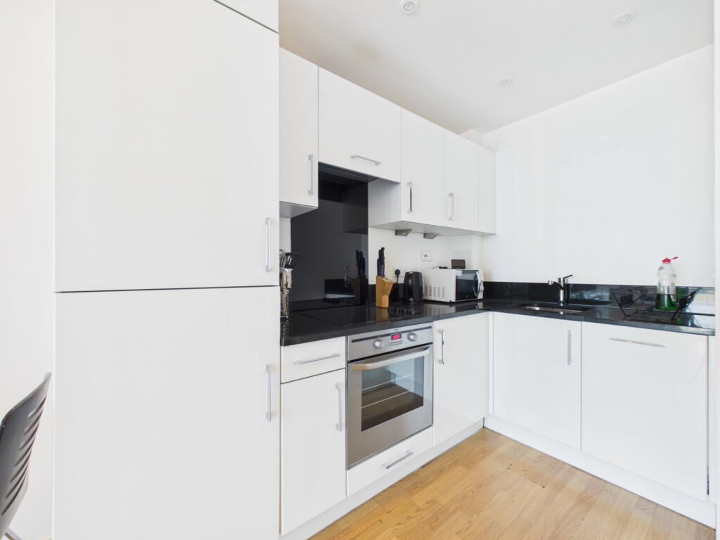 Apartment in Rochester - View 3