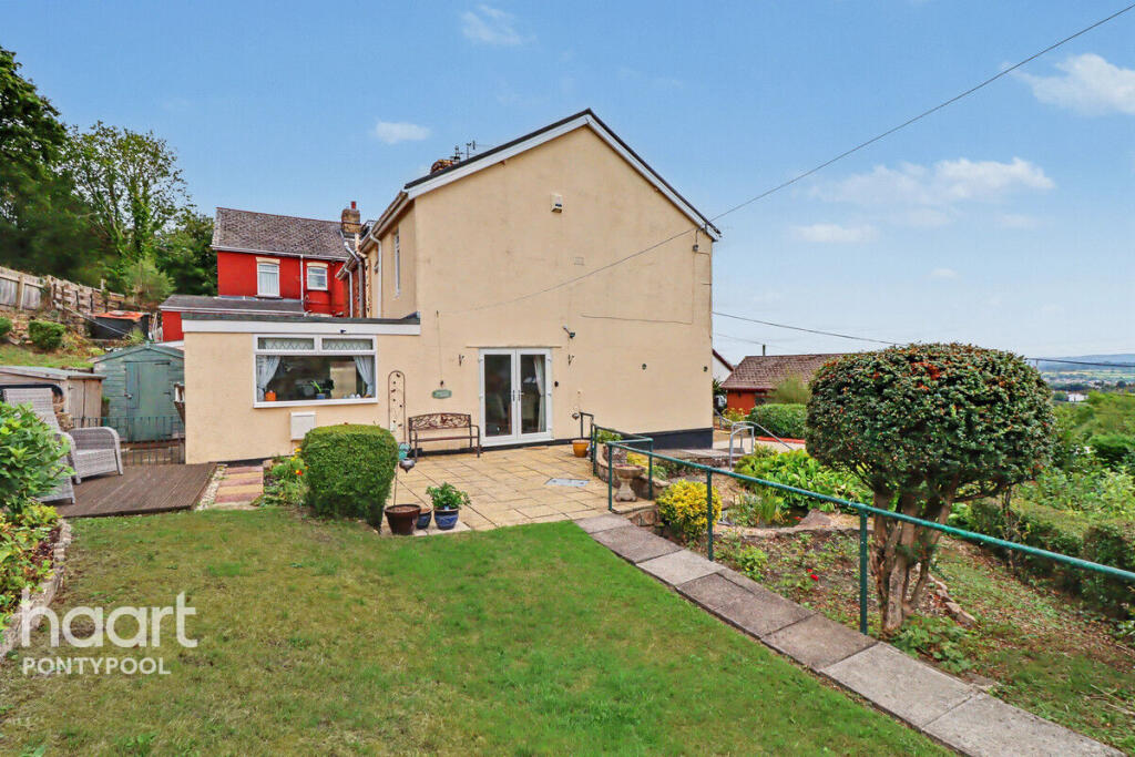 House in Pontypool, Wainfelin, Pen Tranch - View 2
