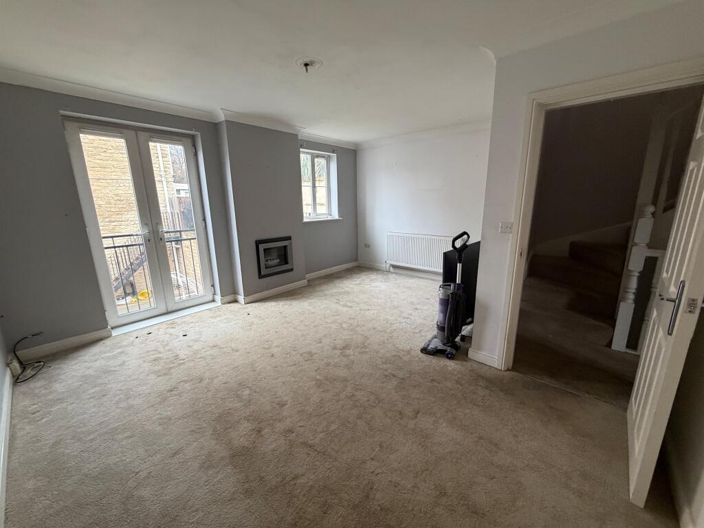 Main image of property: Heatherdale Close, Halifax