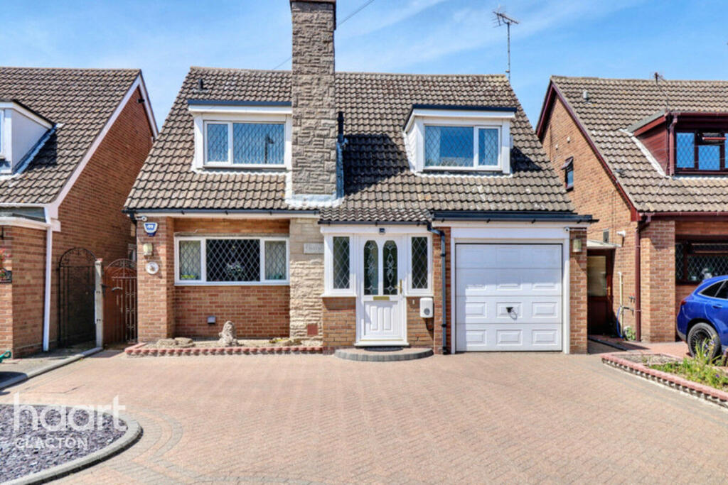 3-bed detached on Jaywick Lane, Clacton-On-Sea, £325,000