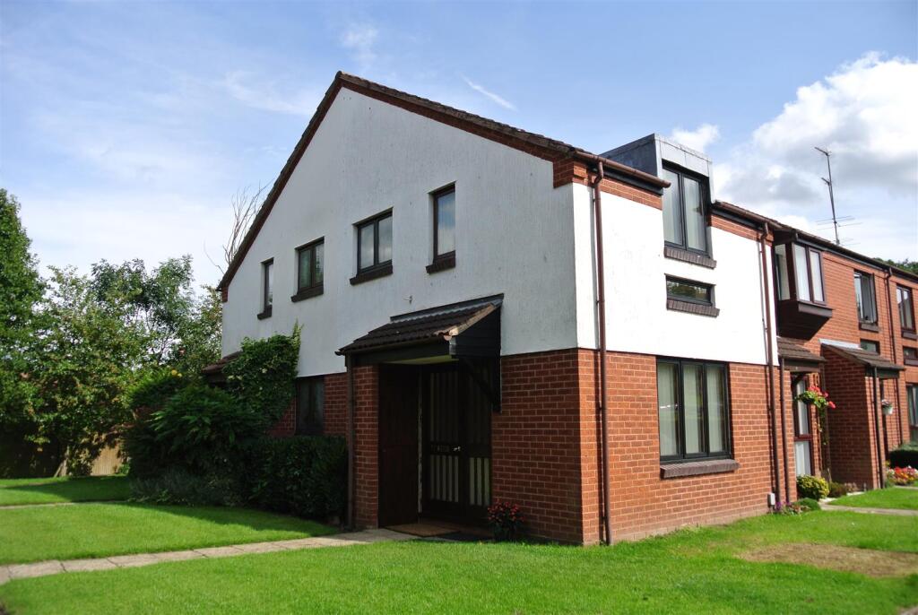 Main image of property: Spring Pool, Warwick