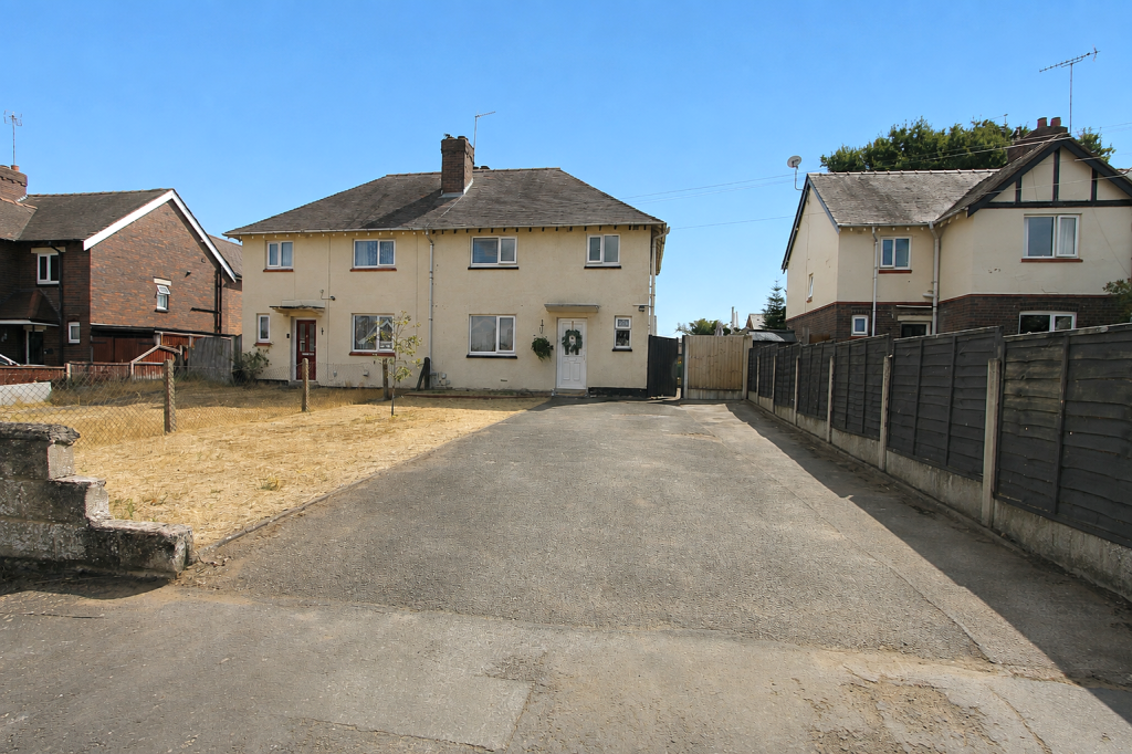 3-bed semi-detached on Brinton Crescent, Kidderminster, £250,000