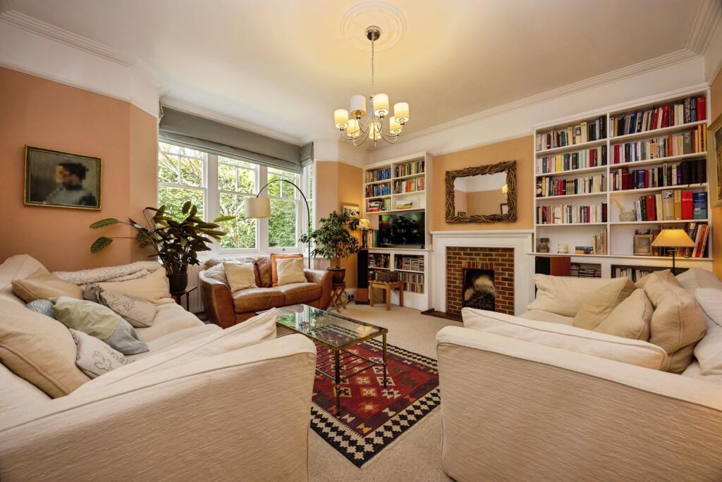 House in Waverley, Frith Hill, Godalming - View 4