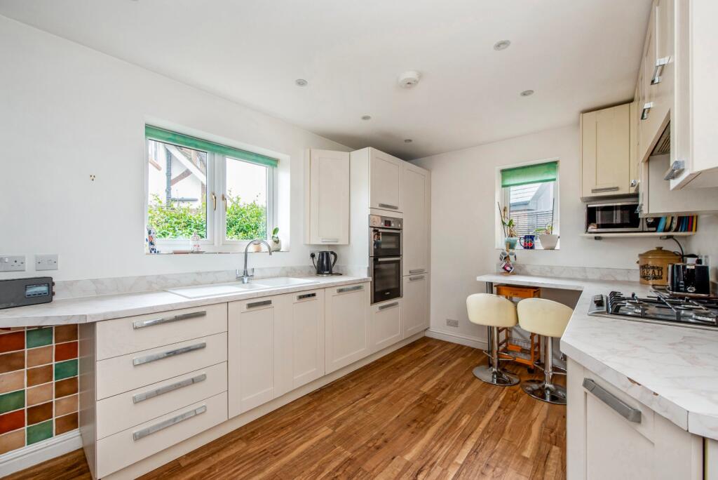 Heath Road, Petersfield, Hampshire photo 3