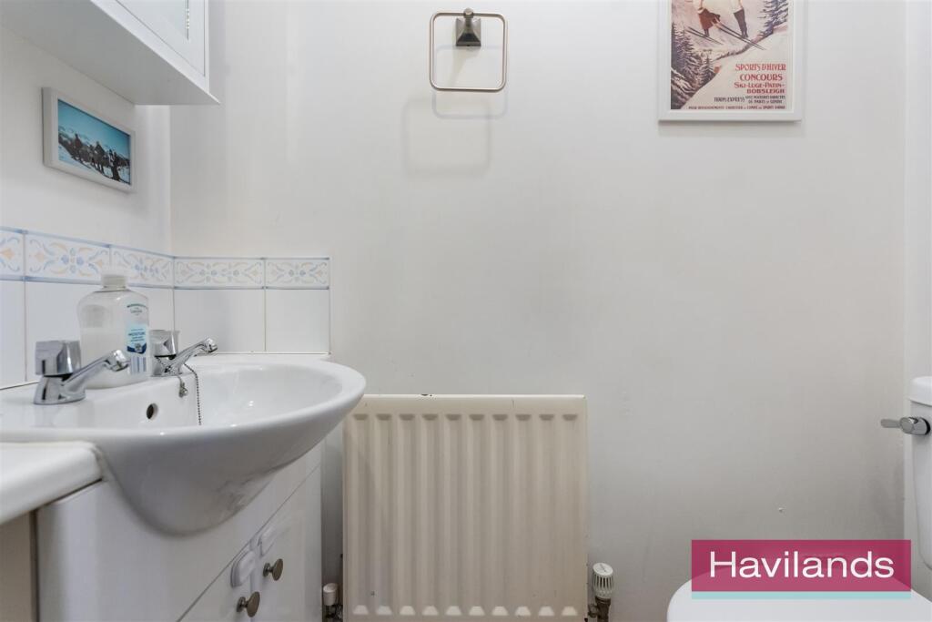 Hanbury Drive, London - View 5
