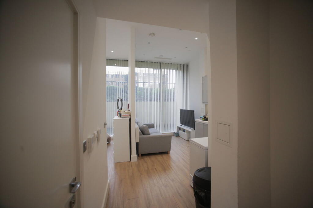 West Gate, Ealing, W5 photo 4