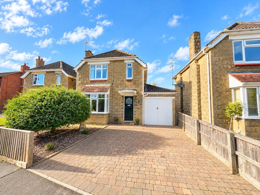 3-bed detached on Southbrook Road, Melksham, £360,000