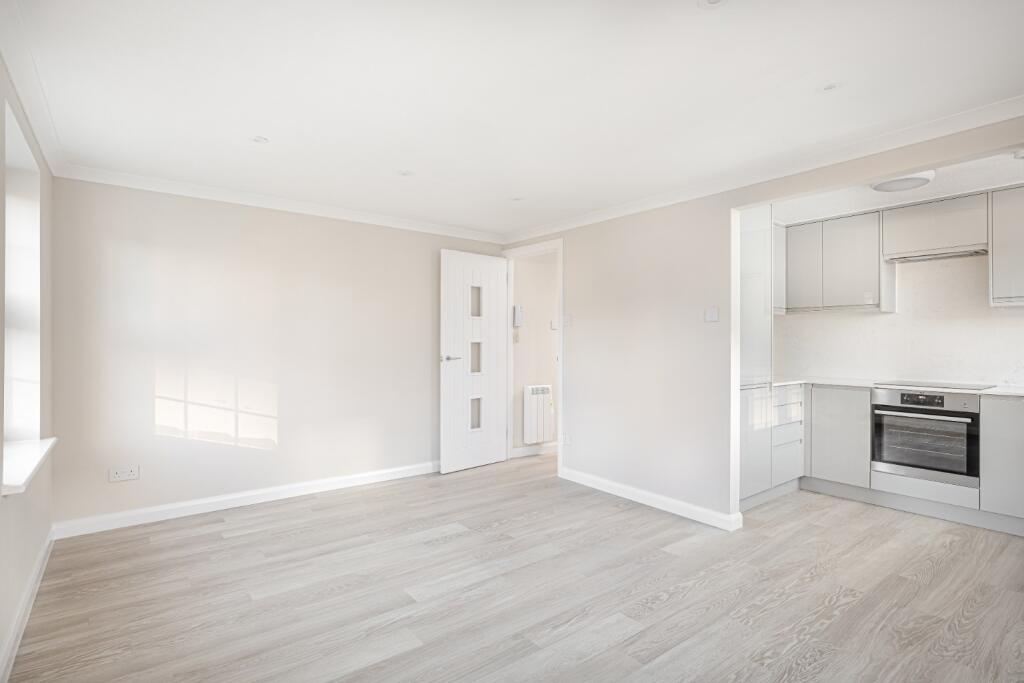 Apartment in East Hertfordshire, Bishop's Stortford - View 4