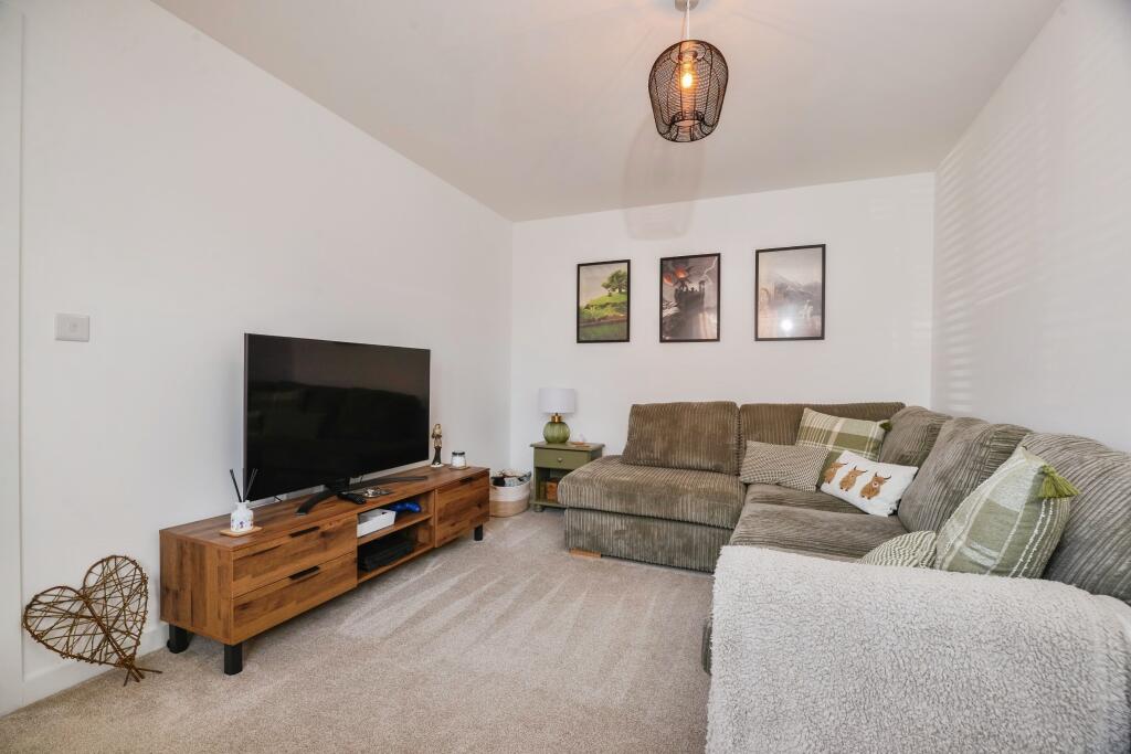 House in Egglescliffe, Pearwood Gardens, Kingsmead - View 2