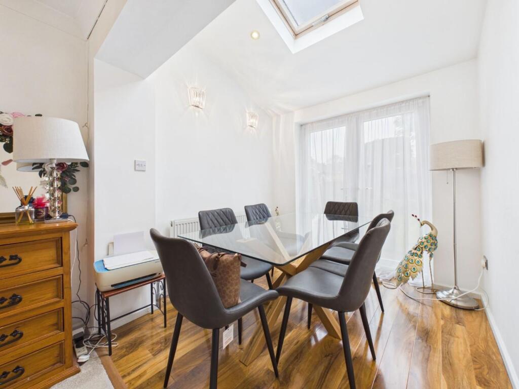 House in Oadby and Wigston, Leicestershire - More