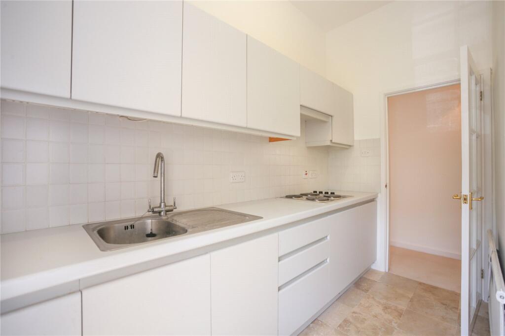 Apartment in Cheltenham, Gloucestershire - More