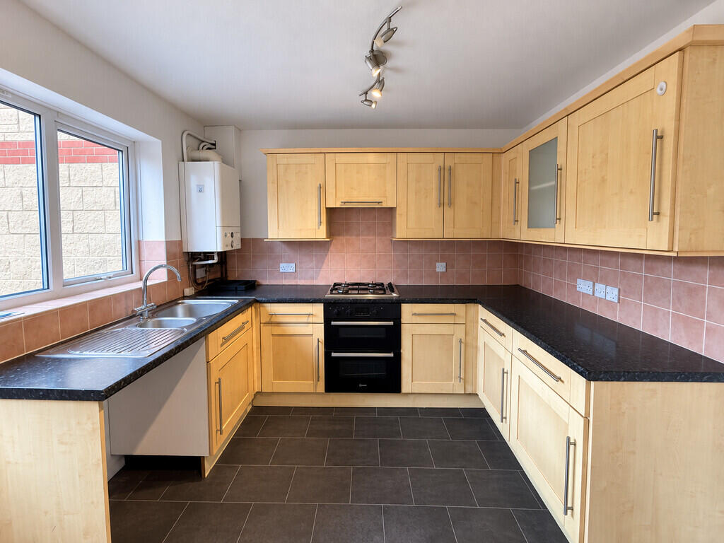House in Weston-super-Mare, Locking Castle - View 3