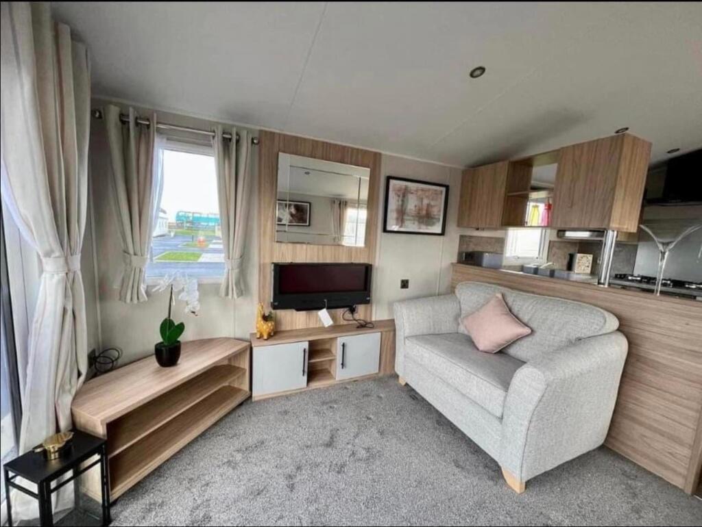 House in Amotherby - More