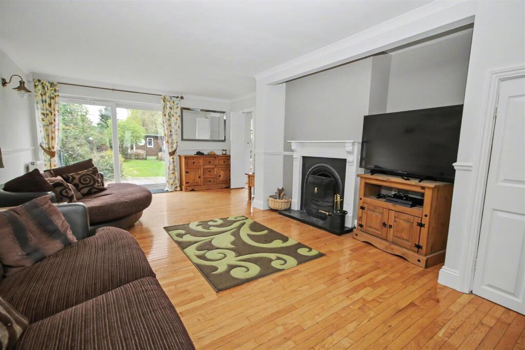House in Basildon, Ramsden Crays - View 2