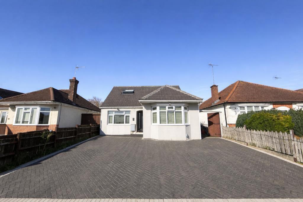 3-bed detached on Mixes Hill Road, Luton, LU2, £575,000