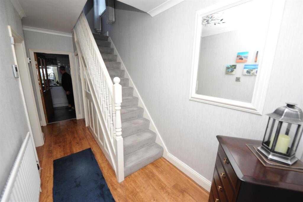 House in Bradford, West Royd, Shipley - View 4